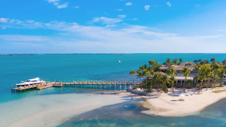 Top Seaside Hotels in America: Ultimate Luxury Resort Guide